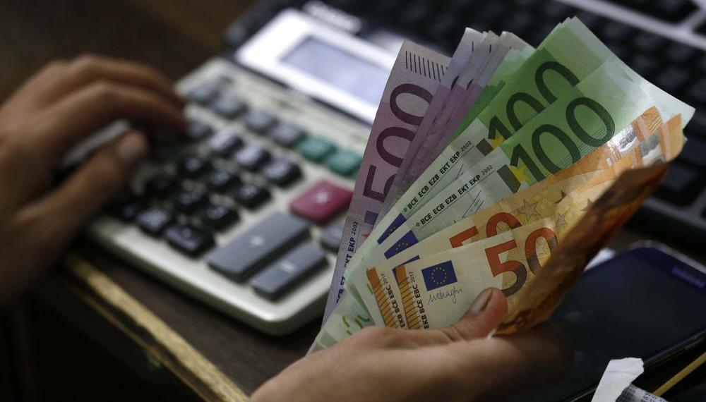 Euro bie serish, shkak fluksi i dergesave te emigranteve